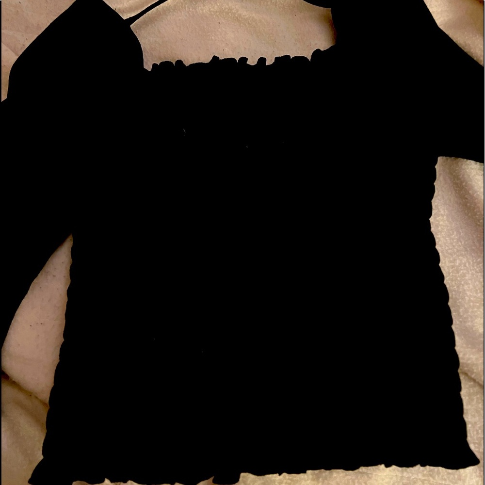 Black cinched cropped shirt